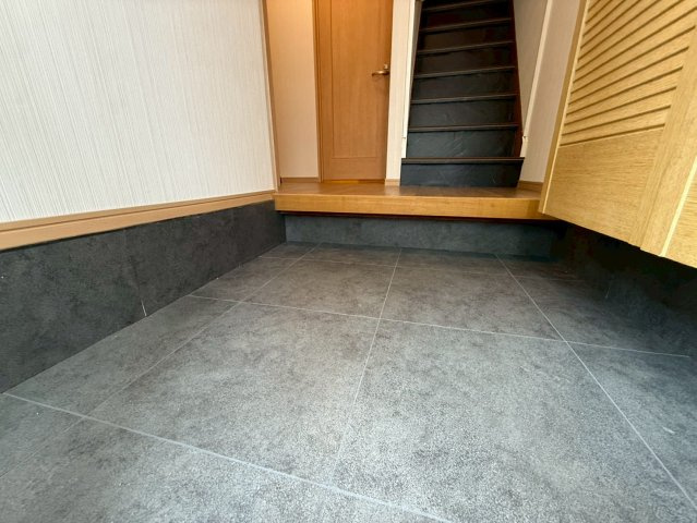 稲葉1丁目　中古戸建の玄関