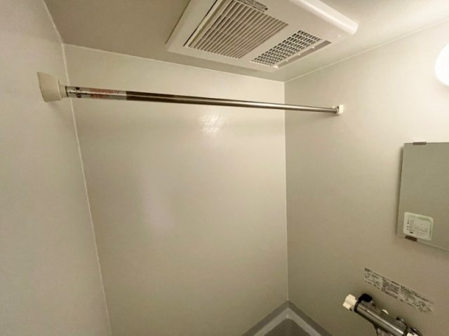 レオパレスベルセフォネの浴室|ランドリーパイプ