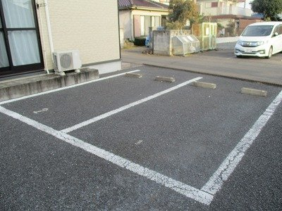 レオパレスコテナン阿見Ａの駐車場
