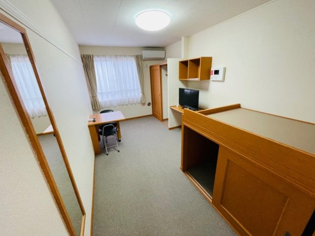 レオパレス霞南の居間・リビング