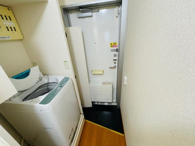 レオパレス霞南の玄関