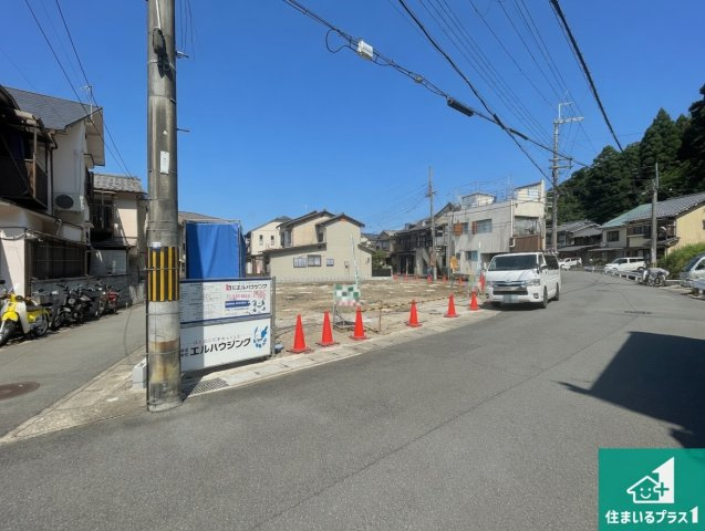 ★京都市西京区嵐山宮ノ北町　第2期　新築一戸建ての前面道路含む現地写真|周辺は落ち着いた街並みの住宅地！子育てがしやすい住環境です！まだ未完成ですが、現地でしかわからない事もございます。是非一度ご覧ください。