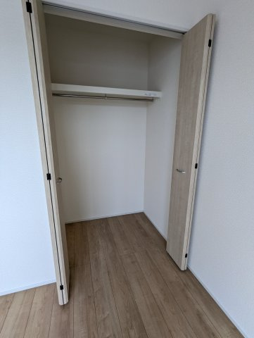 水戸市見川町　４期の収納|クローゼットには衣類だけでなく、趣味のグッズもたっぷり収納できます