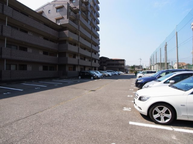 ダイヤモンドスクエア前橋の駐車場