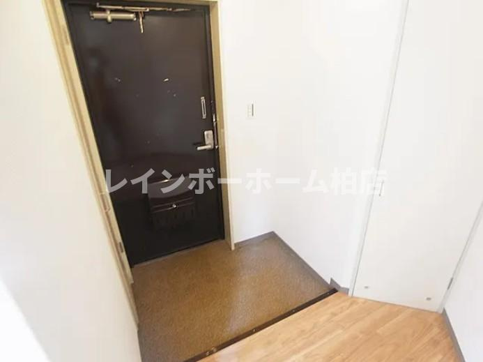 特典：仲介手数料が無料です!!の玄関|ゆったりとした玄関です