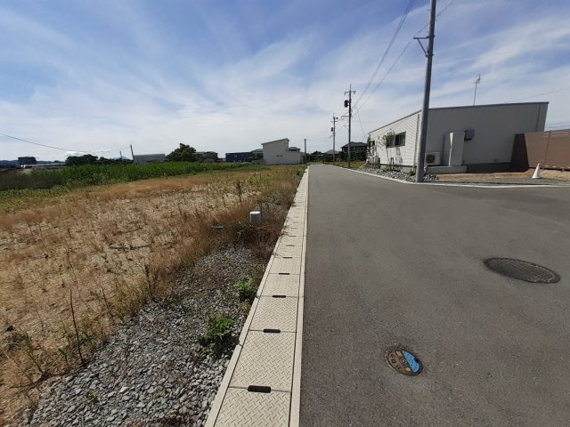 宇土市岩古曽町の売地の前面道路含む現地写真