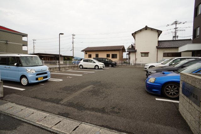 パークサイド嘉島の駐車場