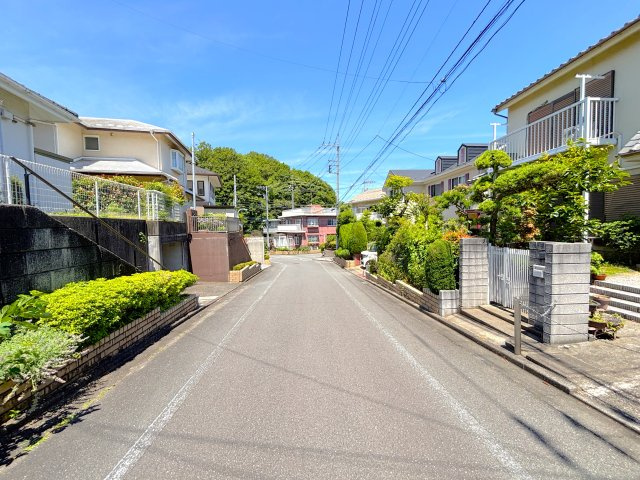 前面道路：公道約6.0M（約13.3M接道）
交通量少なく、閑静な住宅街です♪