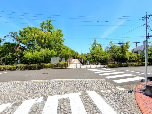 南大沢駅に向かう南大沢遊歩道入口まで約80Mの好立地♪