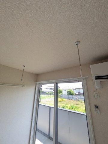 ロイヤル神木の内装|南側6.1帖の洋室です。