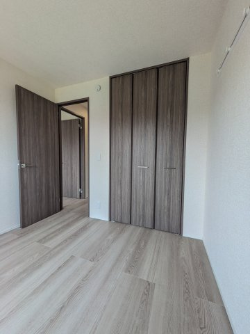 ロイヤル神木の洋室|南側4.5帖の洋室です。