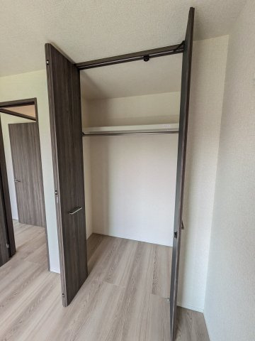 ロイヤル神木の収納|南側4.5帖の洋室です。