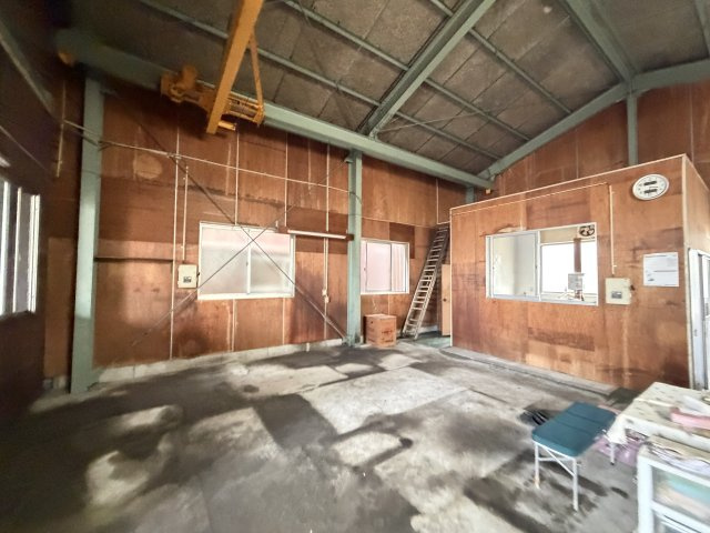 大高町工場(P3台駐車可)の内装