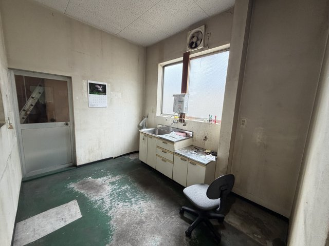大高町工場(P3台駐車可)の内装