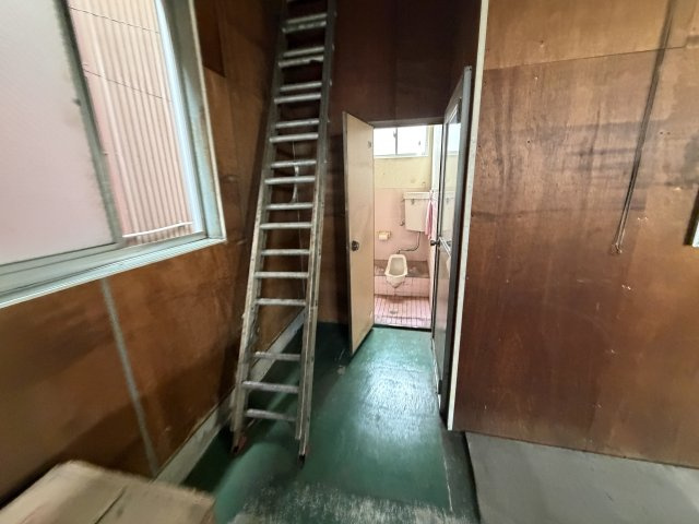 大高町工場(P3台駐車可)の内装