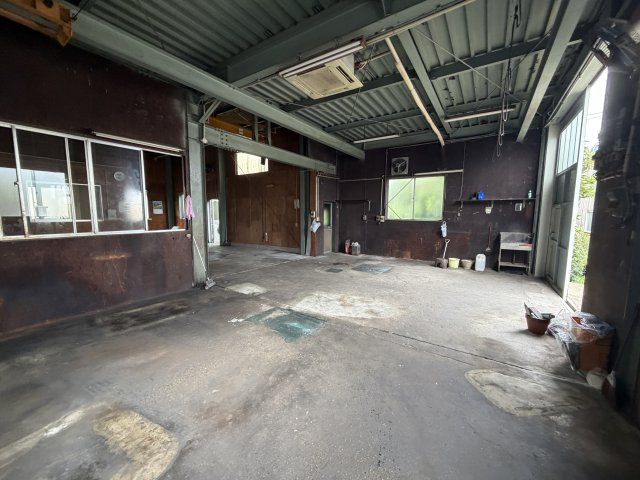 大高町工場(P3台駐車可)の内装