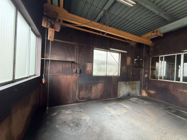 大高町工場(P3台駐車可)の内装
