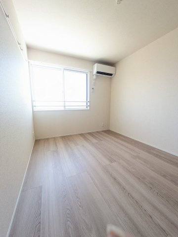 ロイヤル神木の洋室|北側6.0帖の洋室です。