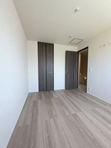 ロイヤル神木の洋室|北側6.0帖の洋室です。
