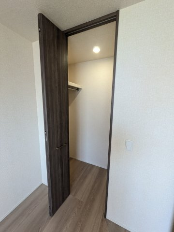 ロイヤル神木の収納|北側6.0帖の洋室です。