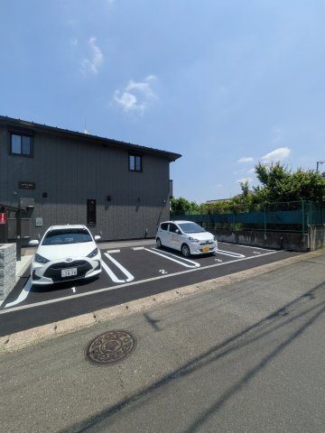ロイヤル神木の駐車場