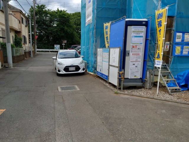 所沢市松郷 全2棟 新築分譲住宅の前面道路含む現地写真