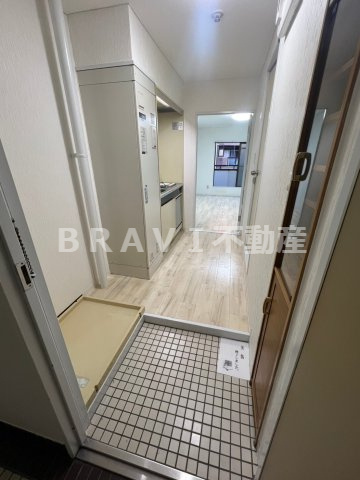 サンライン成育　BRAVI不動産の玄関|【サンライン成育】シンプルで使いやすい玄関です