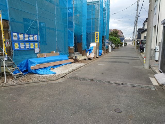所沢市松郷 全2棟 新築分譲住宅の前面道路含む現地写真