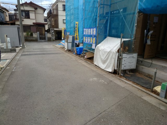 所沢市松郷 全2棟 新築分譲住宅の前面道路含む現地写真