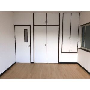 鳥羽見2丁目貸家の収納