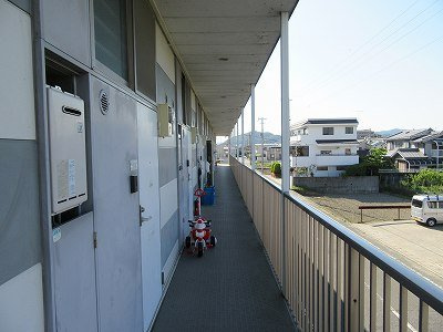 レオパレスルニＩの玄関
