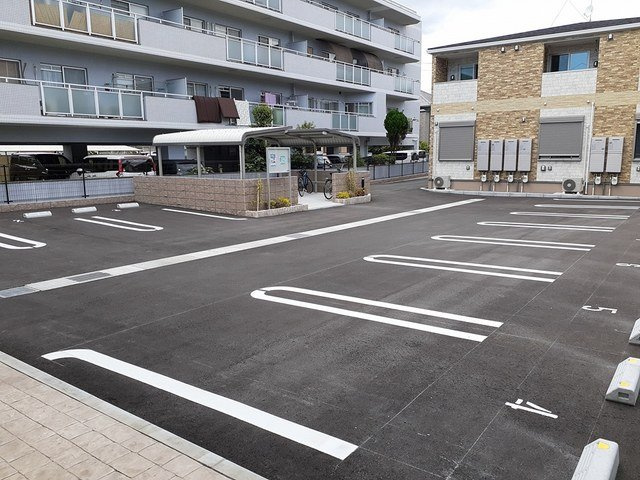 ヴァンベール田寺Ｂの駐車場