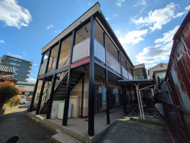 レオパレス伊伝居の外観