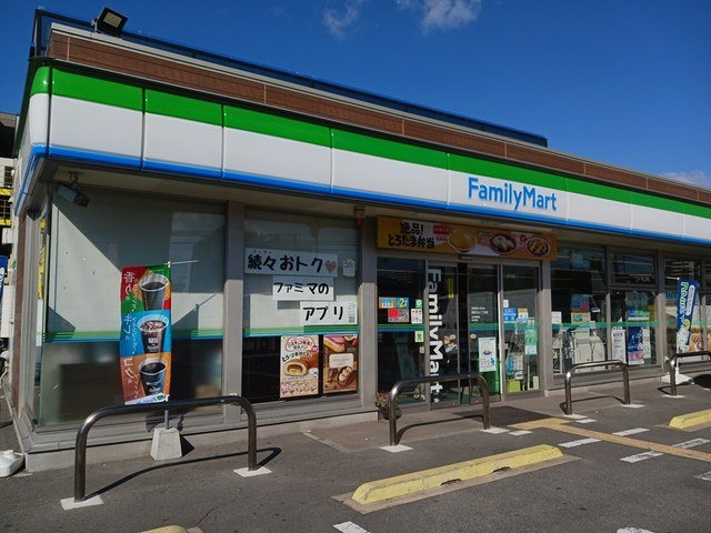 クレール姫路Ⅱの周辺|ファミリーマートまで190m