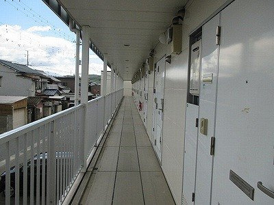 レオパレス飛鳥の玄関