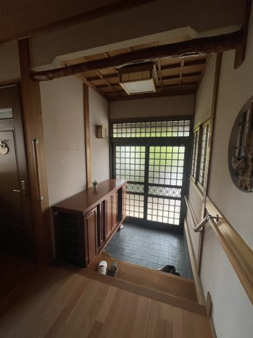 中地戸建の玄関