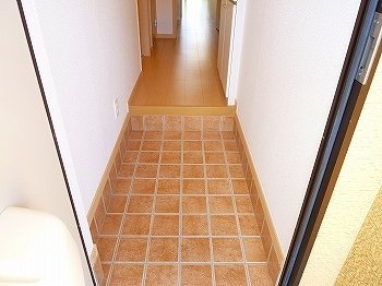 ワイズ　コンブリオⅣの玄関