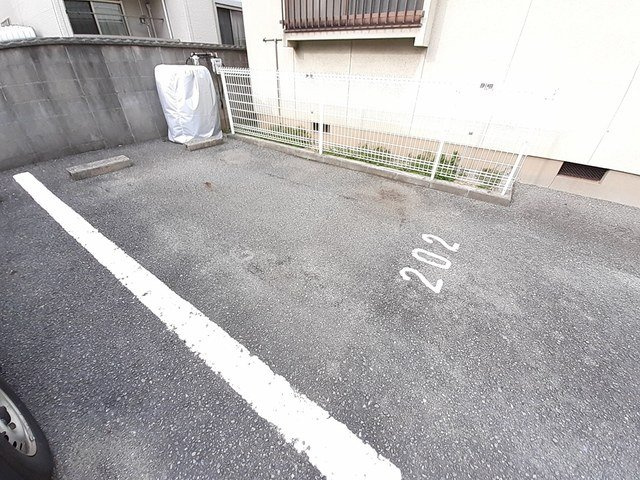 エルムＡの駐車場
