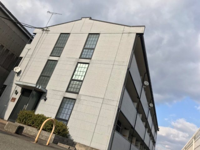 レオパレストゥジュールの外観