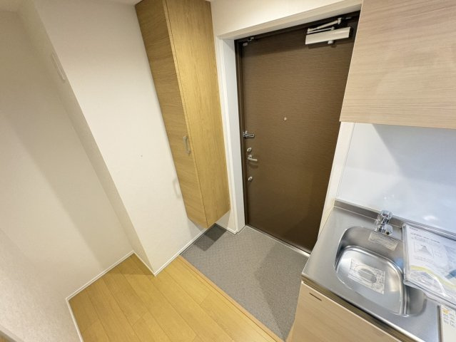 プランドール市川の玄関