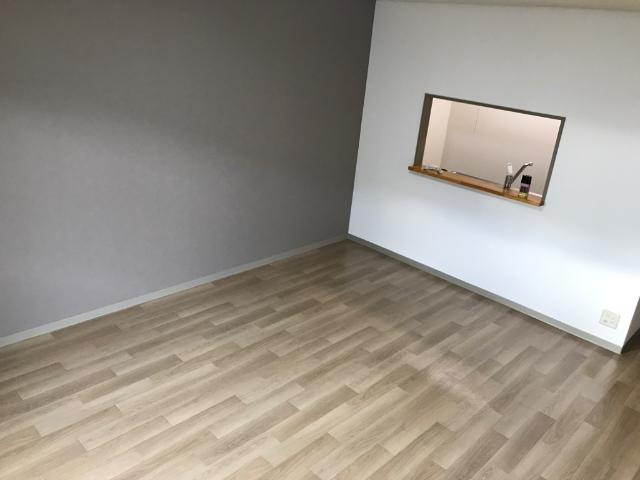 ミィーティアの居間・リビング|R3.12　壁床張り替え