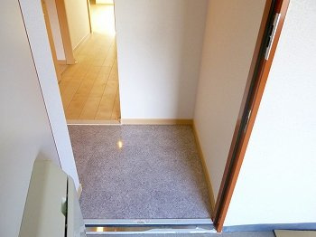 ワイズ　オブリガートの玄関