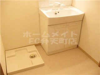 【設備】 | ロイヤルハイツ河田 | 室内洗濯機置き場です