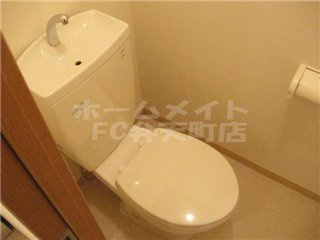 【トイレ】 | ロイヤルハイツ河田 | 落ち着いた色調のトイレです