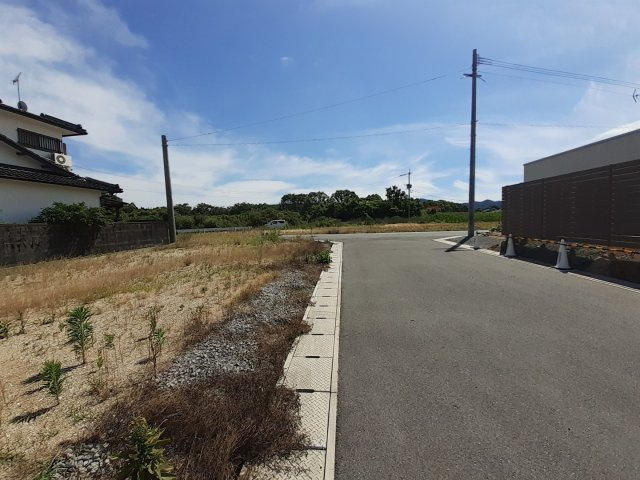 宇土市岩古曽町の売地の前面道路含む現地写真