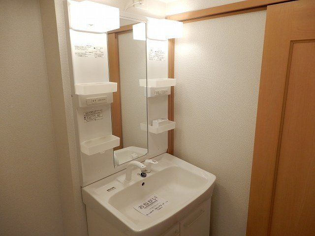 セントラルガーデンの洗面所|ゆったりとスペースのある洗面所