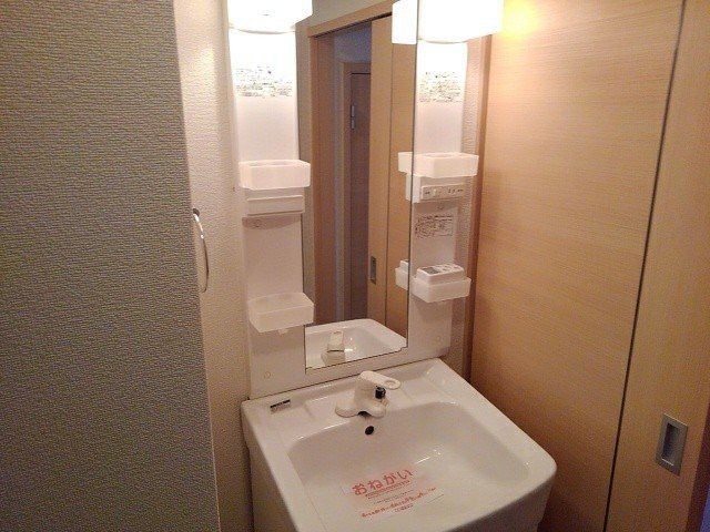 シャトールＢの洗面所|広い洗面スペース