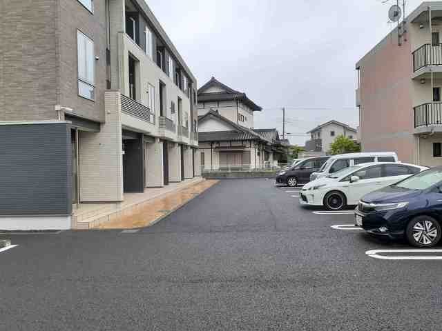 ロリエ　Ｂの駐車場|カースペースがあります