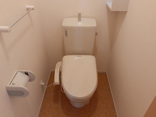 ロリエ　Ｂのトイレ|落ち着いた色調のトイレです