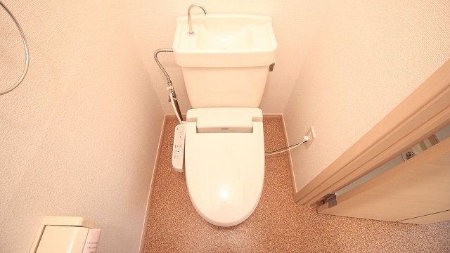 エルディム飯島Ａのトイレ|清潔感のあるトイレです